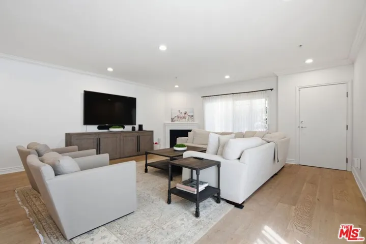 11908 Darlington Avenue 203, Los Angeles, California 90049