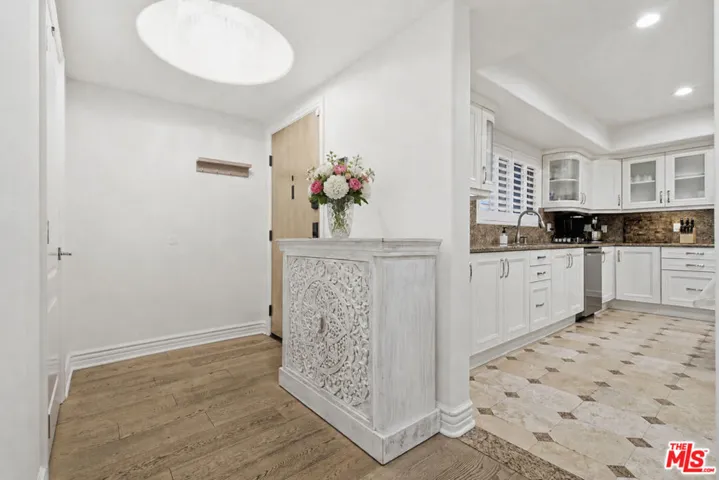 11908 Darlington Avenue 203, Los Angeles, California 90049