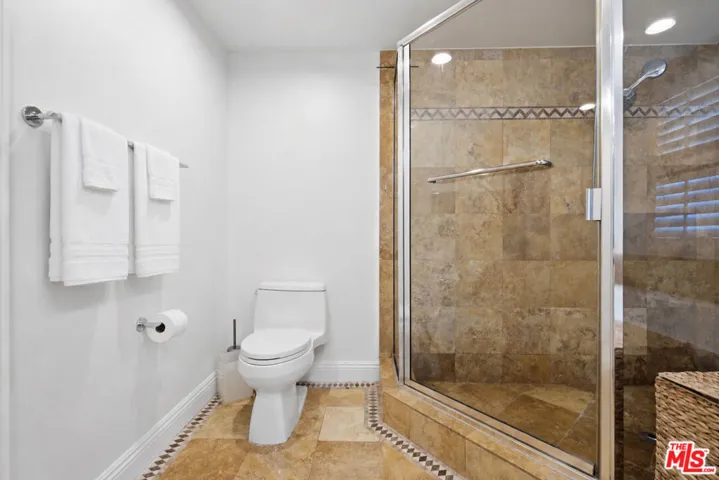 11908 Darlington Avenue 203, Los Angeles, California 90049