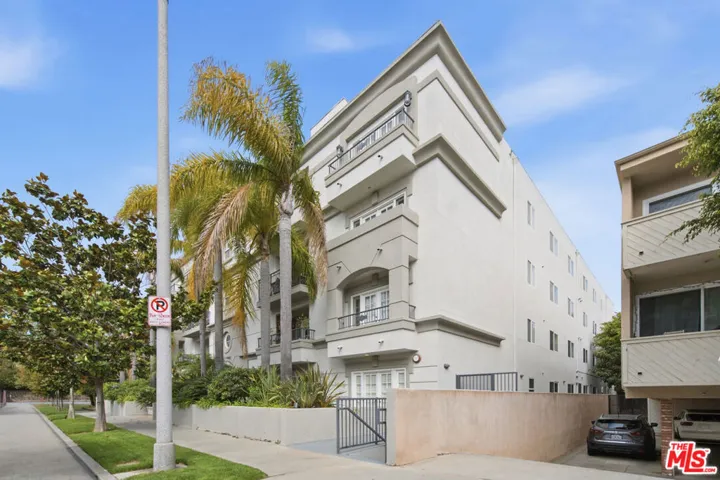 11908 Darlington Avenue 203, Los Angeles, California 90049