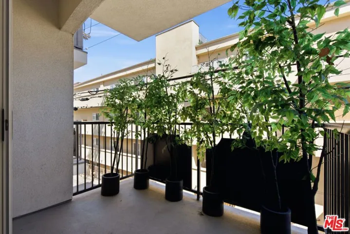11908 Darlington Avenue 203, Los Angeles, California 90049
