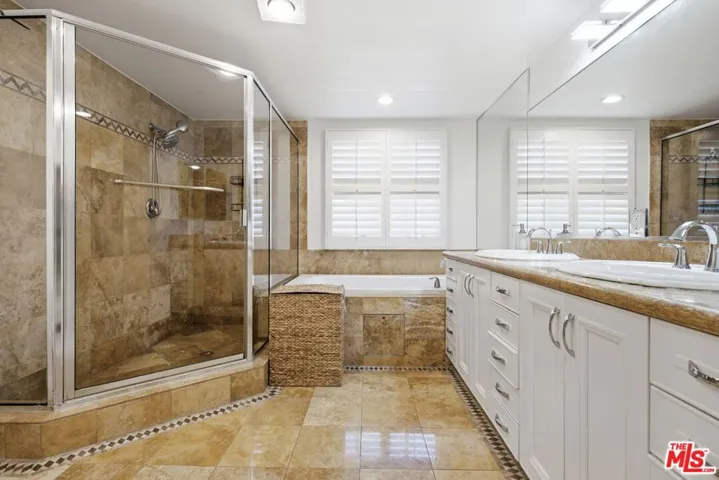 11908 Darlington Avenue 203, Los Angeles, California 90049