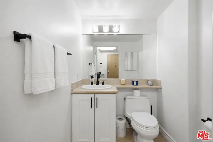 11908 Darlington Avenue 203, Los Angeles, California 90049