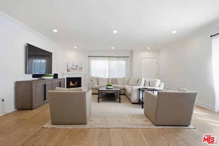 11908 Darlington Avenue 203, Los Angeles, California 90049