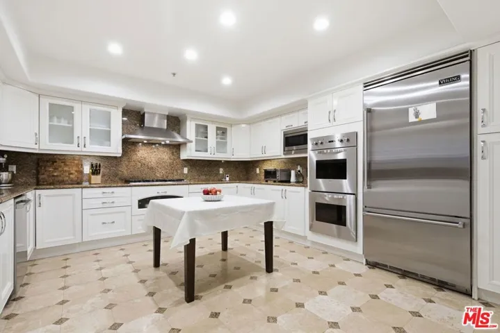 11908 Darlington Avenue 203, Los Angeles, California 90049