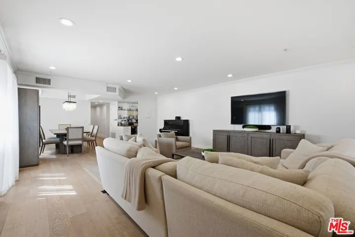 11908 Darlington Avenue 203, Los Angeles, California 90049