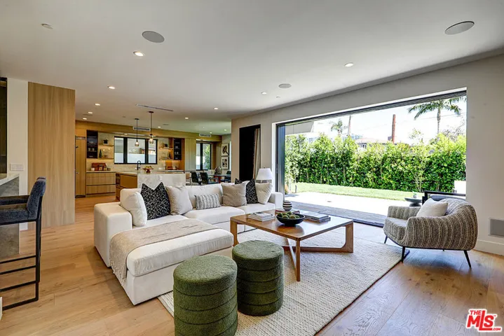 846 Dickson Street, Marina Del Rey, California 90292