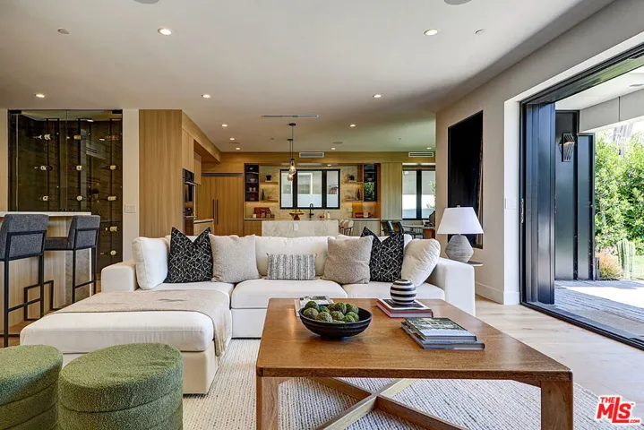 846 Dickson Street, Marina Del Rey, California 90292