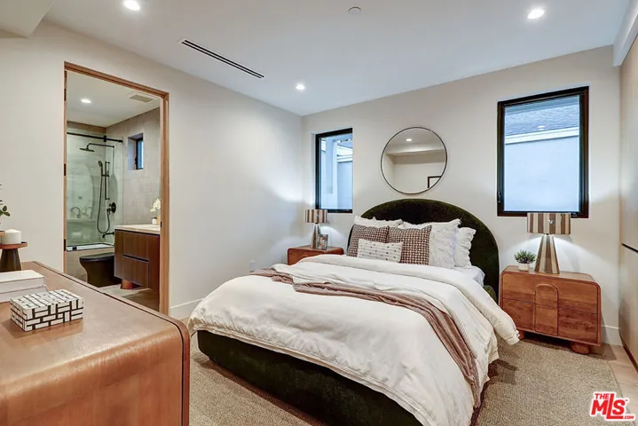 846 Dickson Street, Marina Del Rey, California 90292