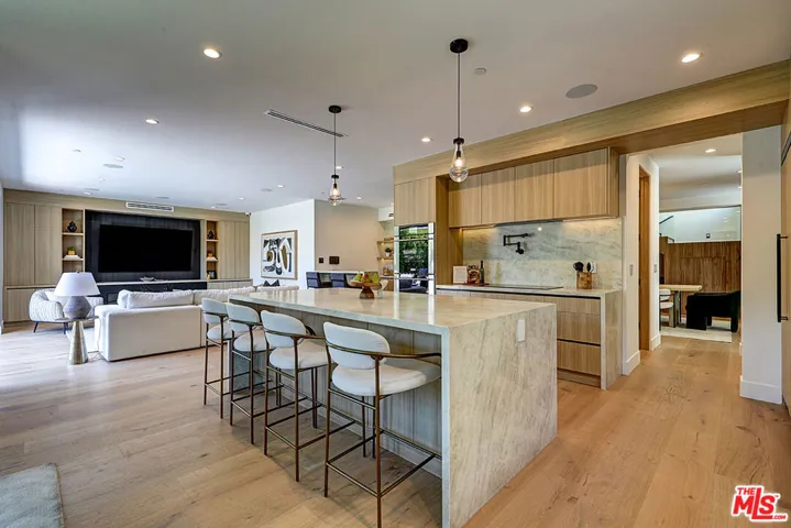 846 Dickson Street, Marina Del Rey, California 90292