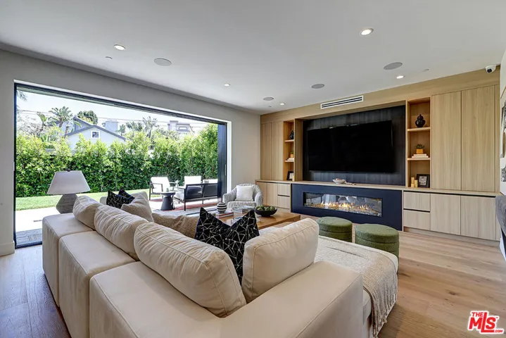 846 Dickson Street, Marina Del Rey, California 90292