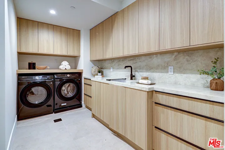 846 Dickson Street, Marina Del Rey, California 90292