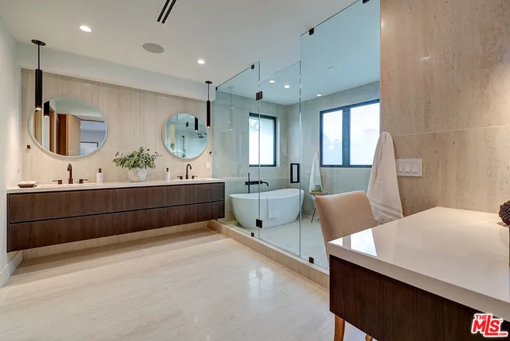846 Dickson Street, Marina Del Rey, California 90292