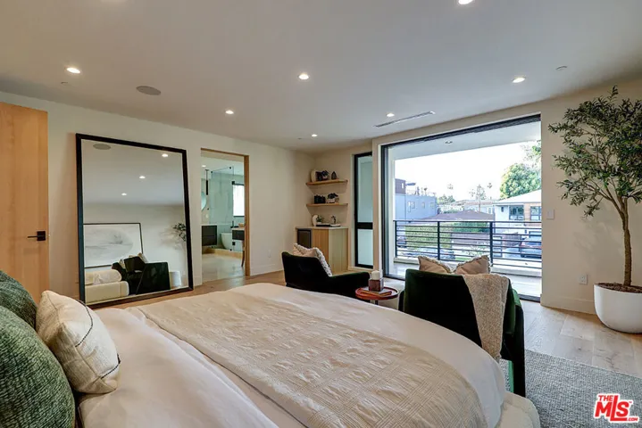 846 Dickson Street, Marina Del Rey, California 90292