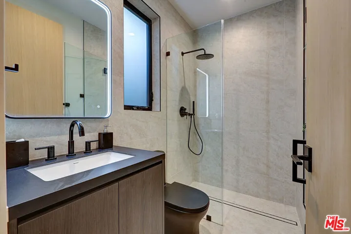 846 Dickson Street, Marina Del Rey, California 90292