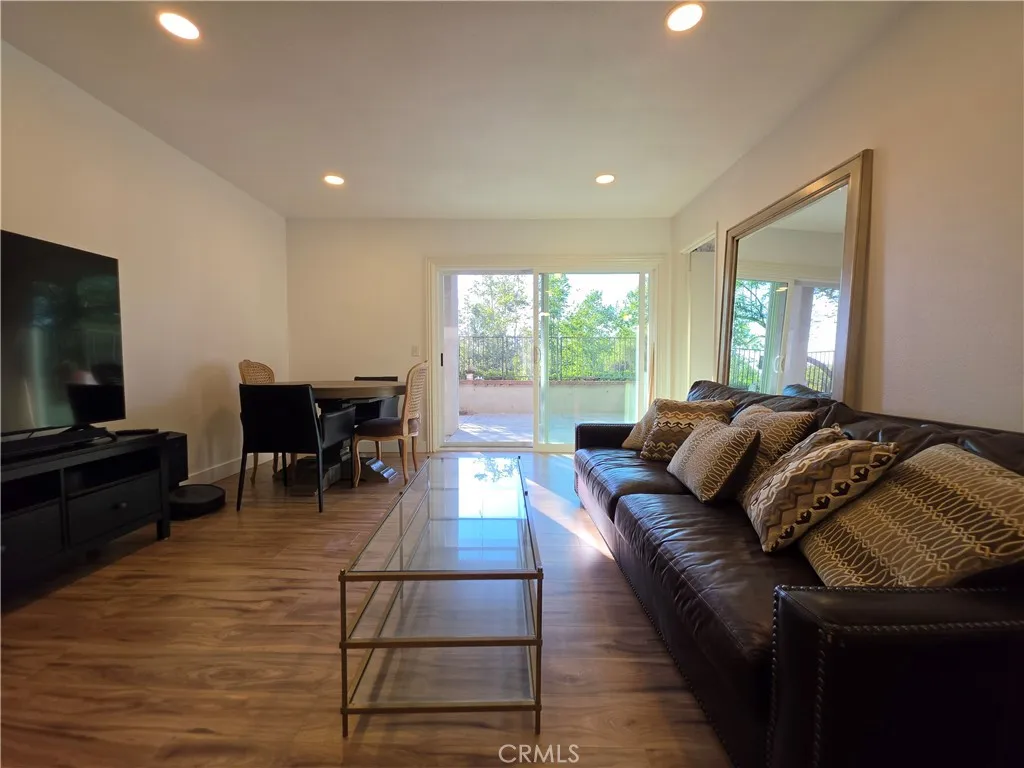 living room with extendible dining table