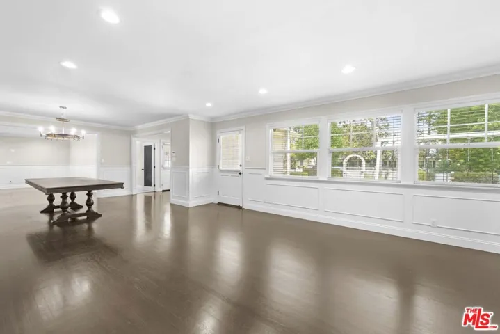 5525 Matilija Avenue, Sherman Oaks, California 91401