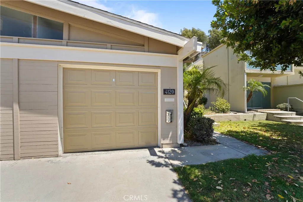 GARAGE OUTSIDE