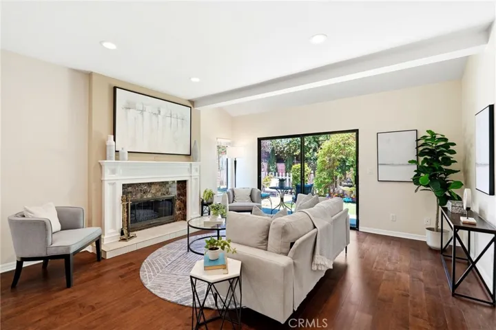 10837 Roycroft #27