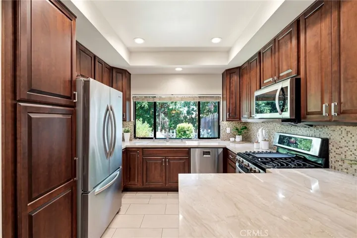 10837 Roycroft #27