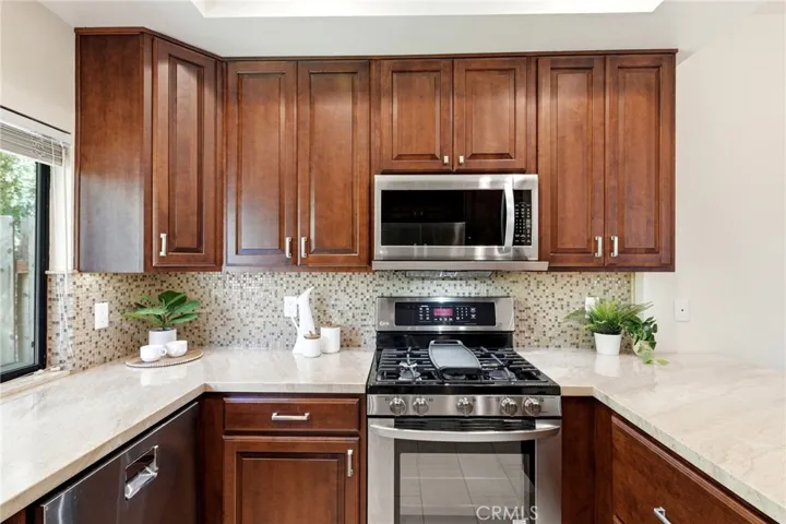 10837 Roycroft #27