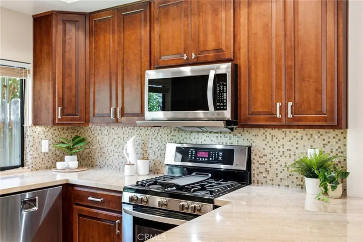 10837 Roycroft #27