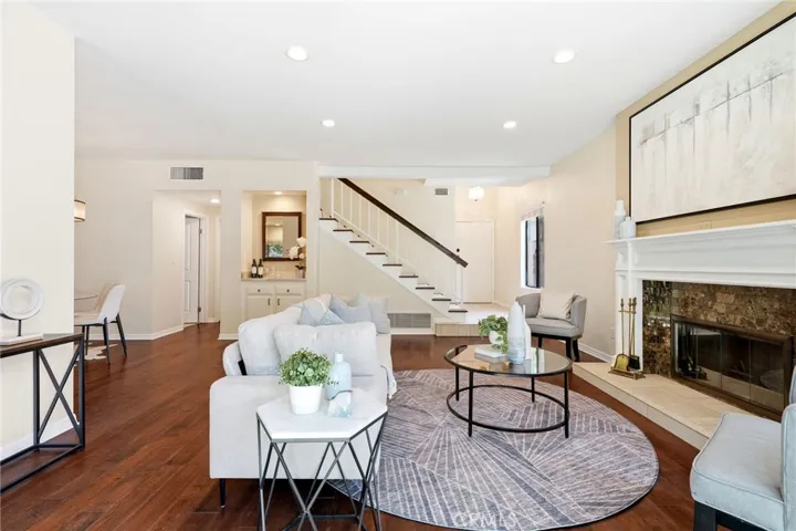 10837 Roycroft #27