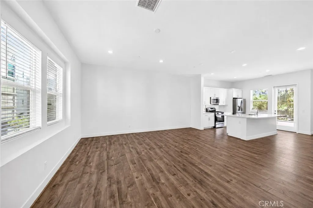 963 E Mason 89, Anaheim, California 92805 — photo 5