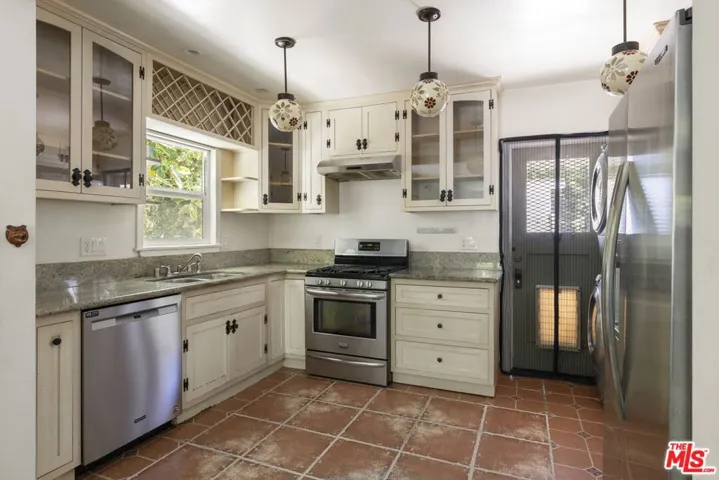 11269 La Maida Street, North Hollywood, California 91601