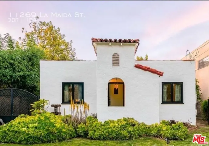 11269 La Maida Street, North Hollywood, California 91601