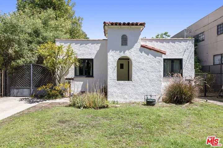11269 La Maida Street, North Hollywood, California 91601