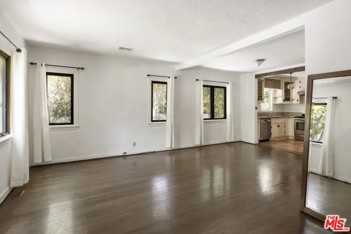 11269 La Maida Street, North Hollywood, California 91601