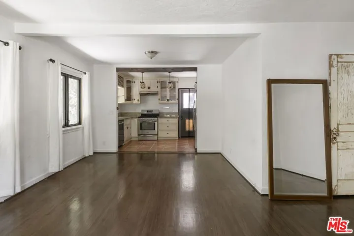 11269 La Maida Street, North Hollywood, California 91601