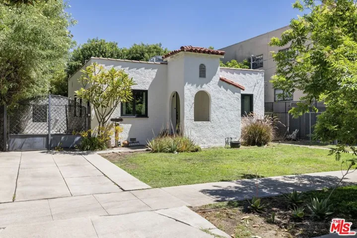 11269 La Maida Street, North Hollywood, California 91601