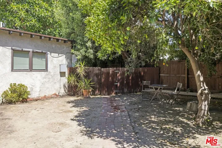 11269 La Maida Street, North Hollywood, California 91601