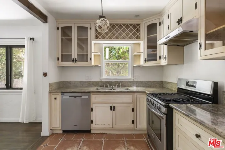 11269 La Maida Street, North Hollywood, California 91601