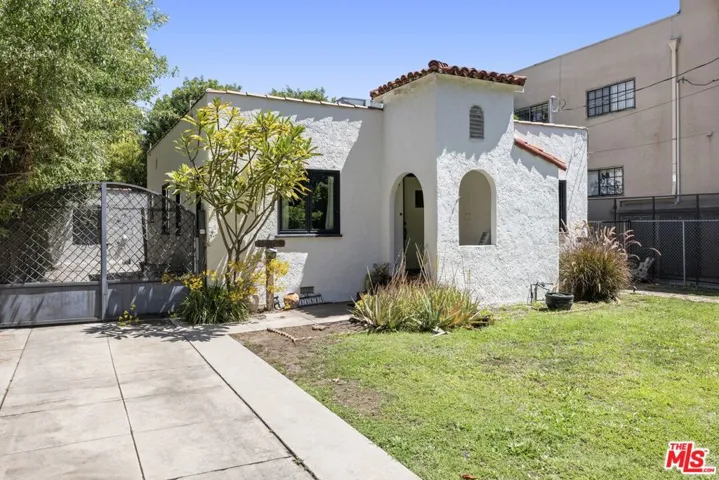 11269 La Maida Street, North Hollywood, California 91601