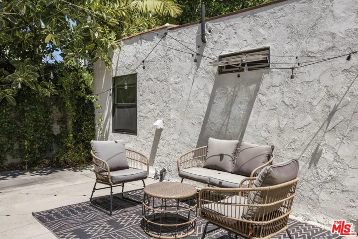 11269 La Maida Street, North Hollywood, California 91601