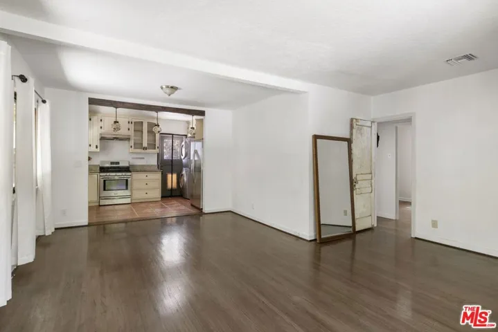 11269 La Maida Street, North Hollywood, California 91601