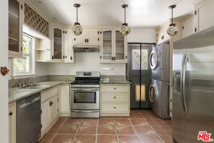 11269 La Maida Street, North Hollywood, California 91601