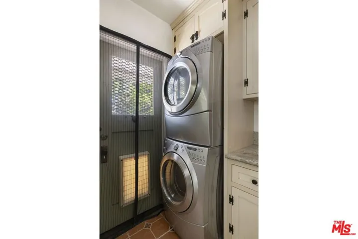 11269 La Maida Street, North Hollywood, California 91601