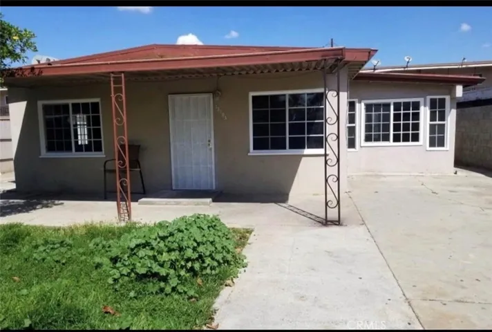 Front of home 1310 S Atlantic Drive Unit A by Agent Red Fox