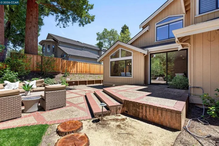 521 Buttonwood Dr., Danville, California 94506-2161