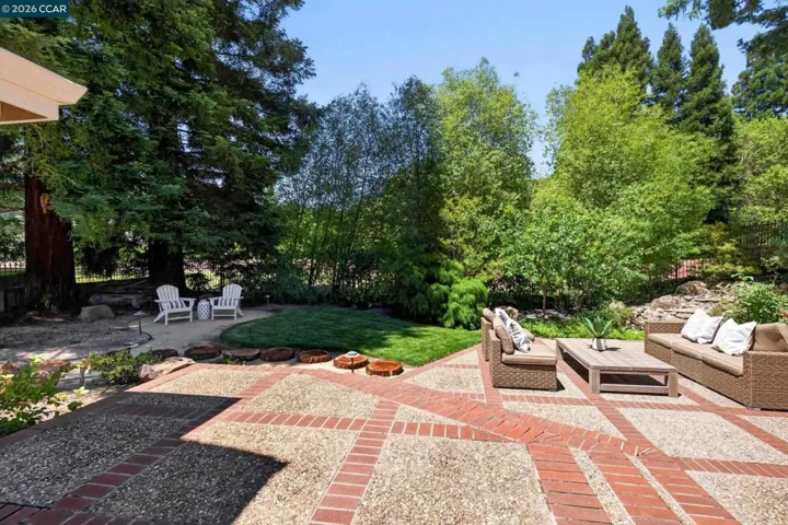 521 Buttonwood Dr., Danville, California 94506-2161