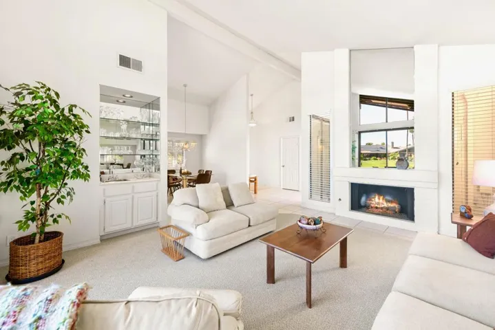 Living Room w- Wet-Bar