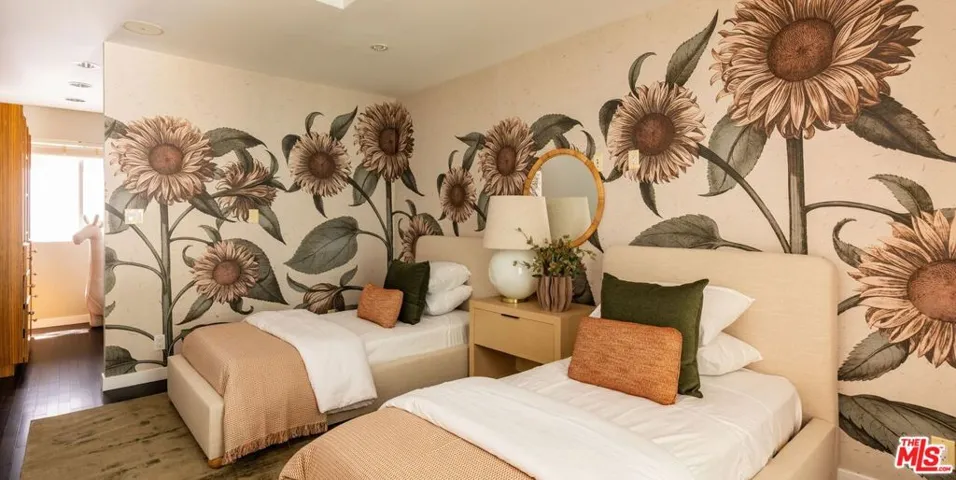 9229 Robin Drive, West Hollywood, California 90069