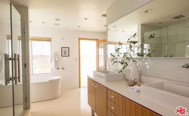 9229 Robin Drive, West Hollywood, California 90069
