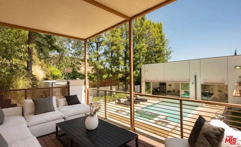 9229 Robin Drive, West Hollywood, California 90069