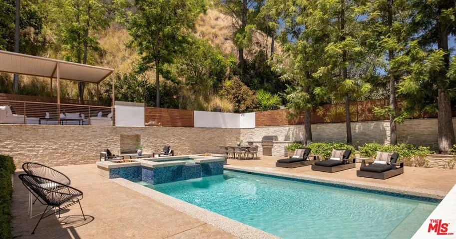 9229 Robin Drive, West Hollywood, California 90069