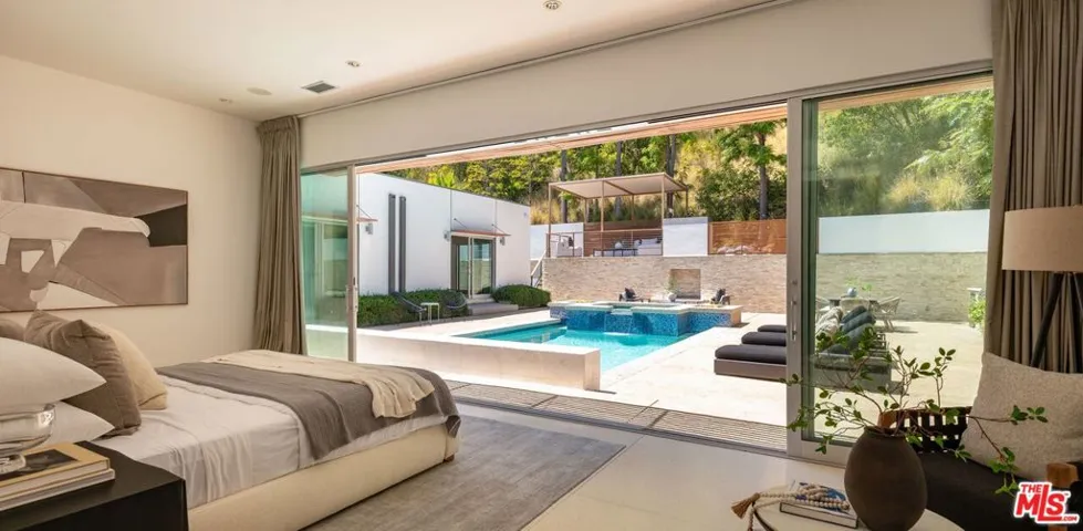9229 Robin Drive, West Hollywood, California 90069